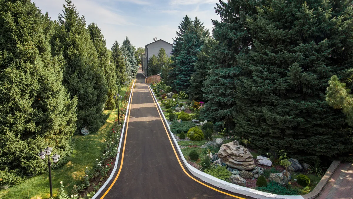 Территория клиники 4